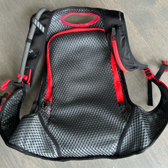 UNDER ARMOUR SPEEDFORM RUN PACK
Item #02047 - Picture 4 of 11